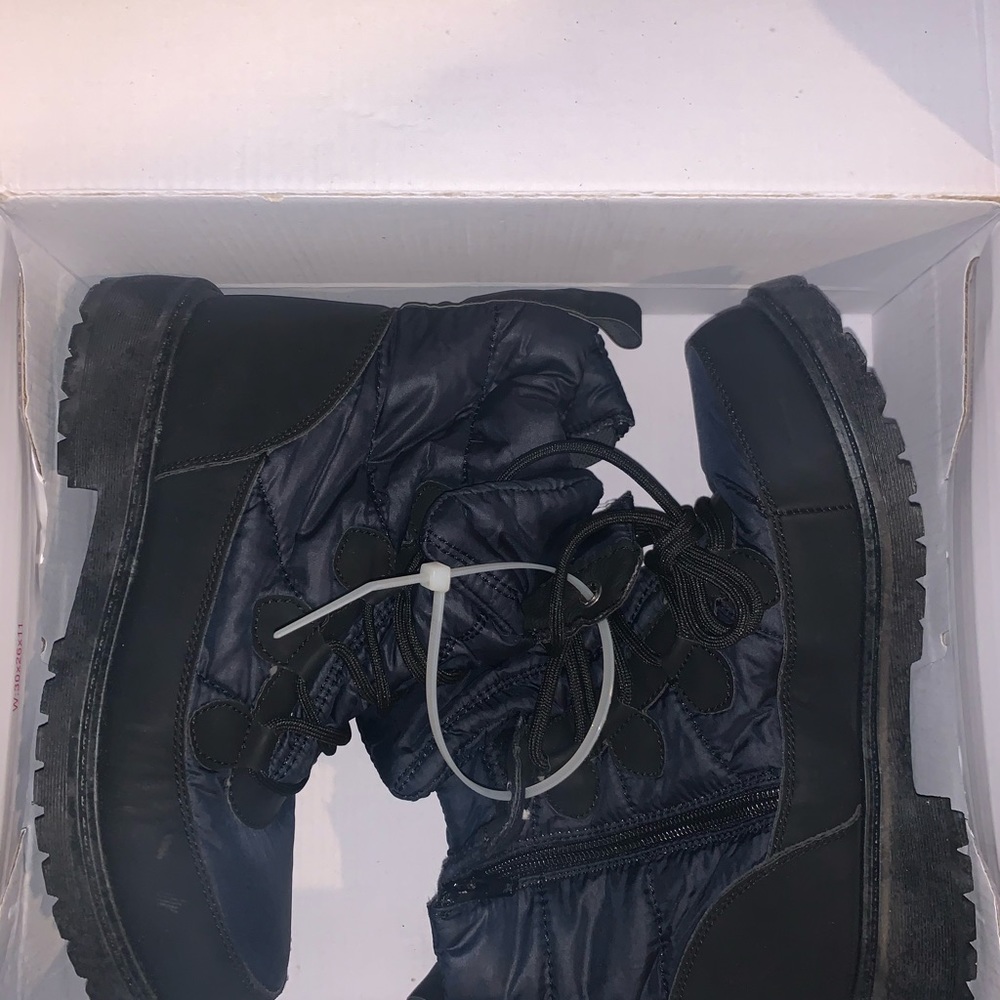 Women boots size 6